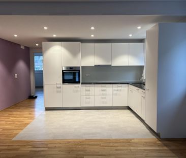 Grosse und neuwertige 3.5-Zimmer-Wohnung zu vermieten - Foto 5