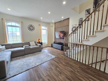 For Lease - 1389 Salem Road, Ajax, Ontario - Photo 2