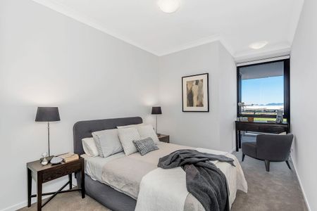 Sensational Hope Island Unit With Water Views - Photo 5