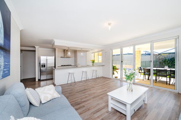 Beautiful Furnished Home - 6 Month Only Lease - Photo 1