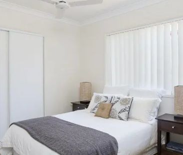 Spacious Lowset Brick Family Home Northgate - Photo 6