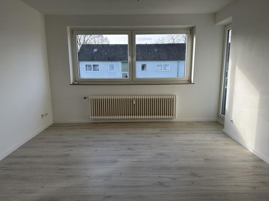 Wohnen am Magnolienweg: Helle 3-Zimmer-Wohnung mit Balkon frei! - Photo 1