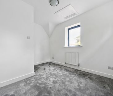 8A Junction Place, Haslemere, Surrey, GU27 - Photo 3