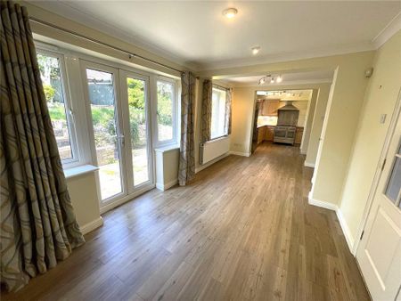 4 bedroom detached house to rent - Photo 2