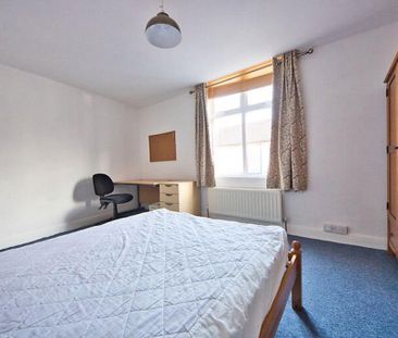 4 bedroom terraced house to rent - Photo 4