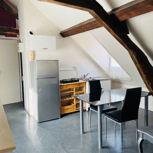 A LOUER STUDIO MEUBLE CENTRE VILLE 02100 ST QUENTIN - Photo 2