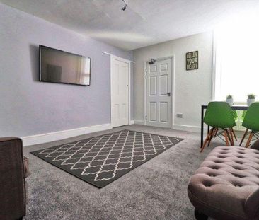 1 bedroom in a flat share to rent - Photo 1