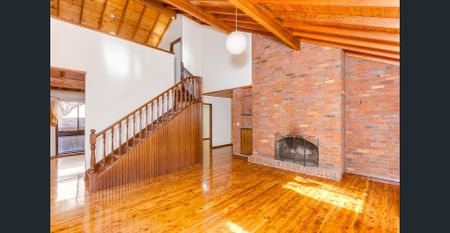 Family Home – Walk to School - Photo 2