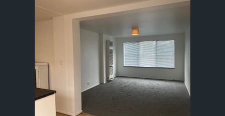 Inviting Three - Bedroom Unit in Prime Preston Location - Photo 4