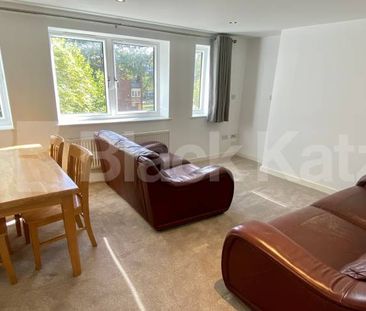 Superbly located, with parking, communal gardens & bicycle storage - Photo 1