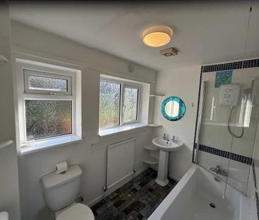 3 bedroom end of terrace house to rent - Photo 3