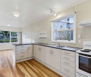 Sunny home close to Coastal Walkway and CBD - Photo 2
