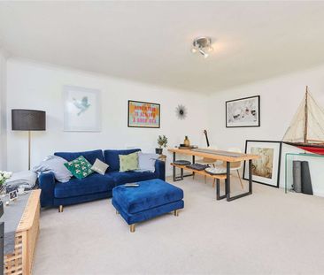 A fantastic bright third floor apartment to rent on Elgin Avenue mo... - Photo 6