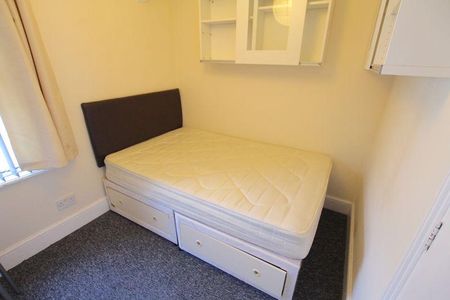 6 bedroom terraced house to rent - Photo 4