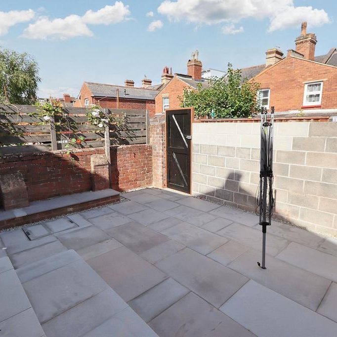6 bedroom terraced house to rent - Photo 1