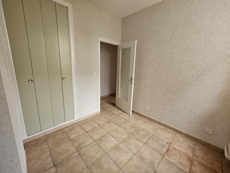 Location Appartement 3 pièces 56m² LE CREUSOT 71200 - Photo 3