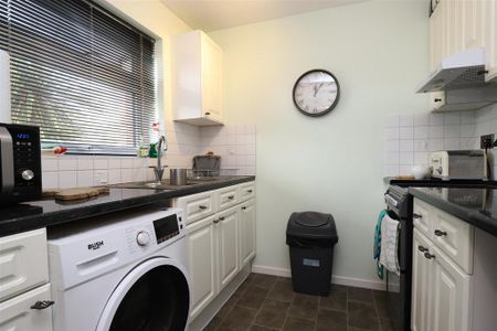 2 bedroom end of terrace house to rent - Photo 4