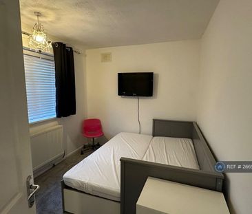 2 bedroom maisonette to rent - Photo 4