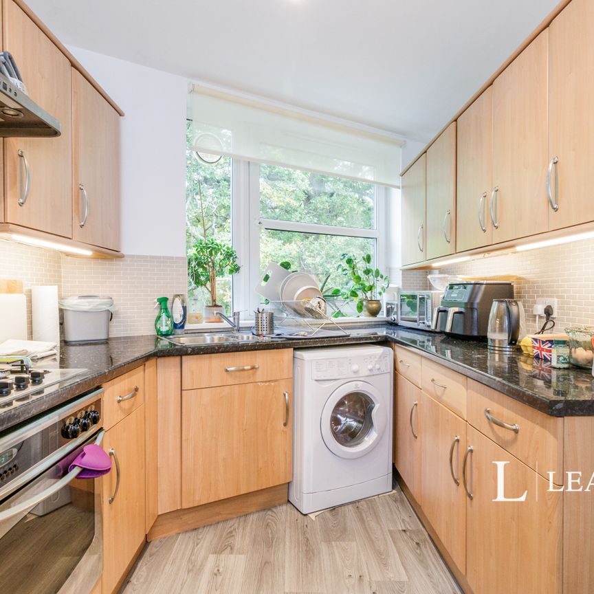 1 bedroom room to rent HEATHSIDE, WEYBRIDGE - Photo 1