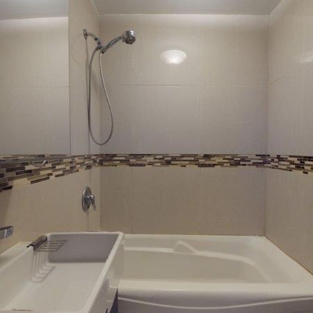 4 1/2 Park Avenue Apartment - Photo 3