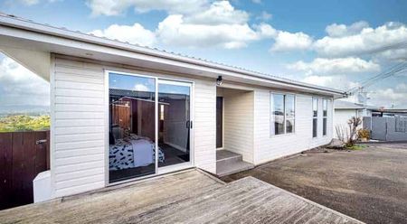 4 Bedrooms in Shelly Park - Photo 2