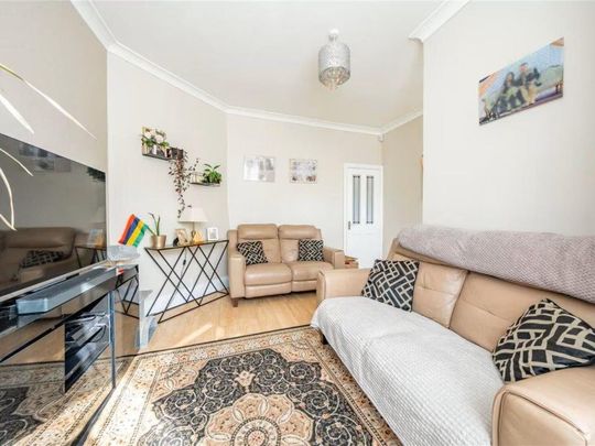 4 bedroom terraced house to rent - Photo 1