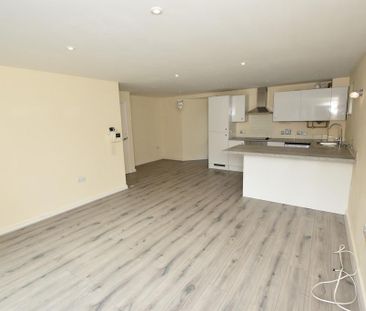 2 bedroom ground floor flat to rent - Photo 3