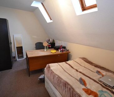 En-suite Room to Let in Spacious, Well Situated 4 Bed Flat to Let i... - Photo 3