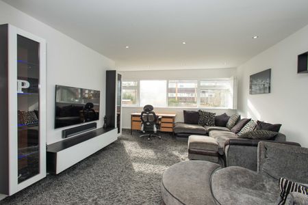 Maisonette to rent - Place Farm Avenue, Orpington, BR6 - Photo 4