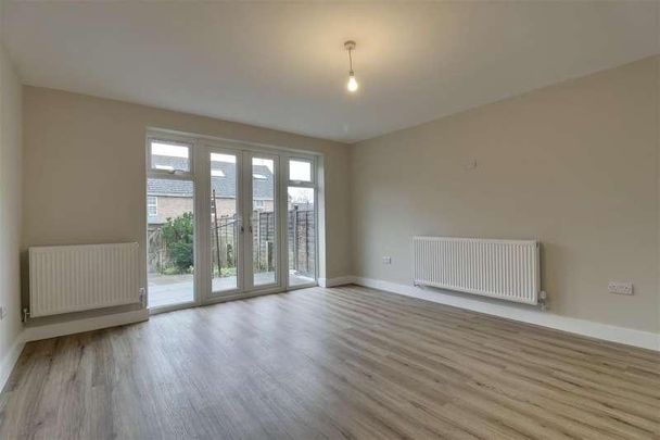 Howerts Close, Warsash, Southampton, SO31 - Photo 1