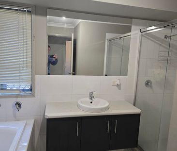 BEAUTIFUL FAMILY HOME CLOSE YO EVERYTHING - Photo 4