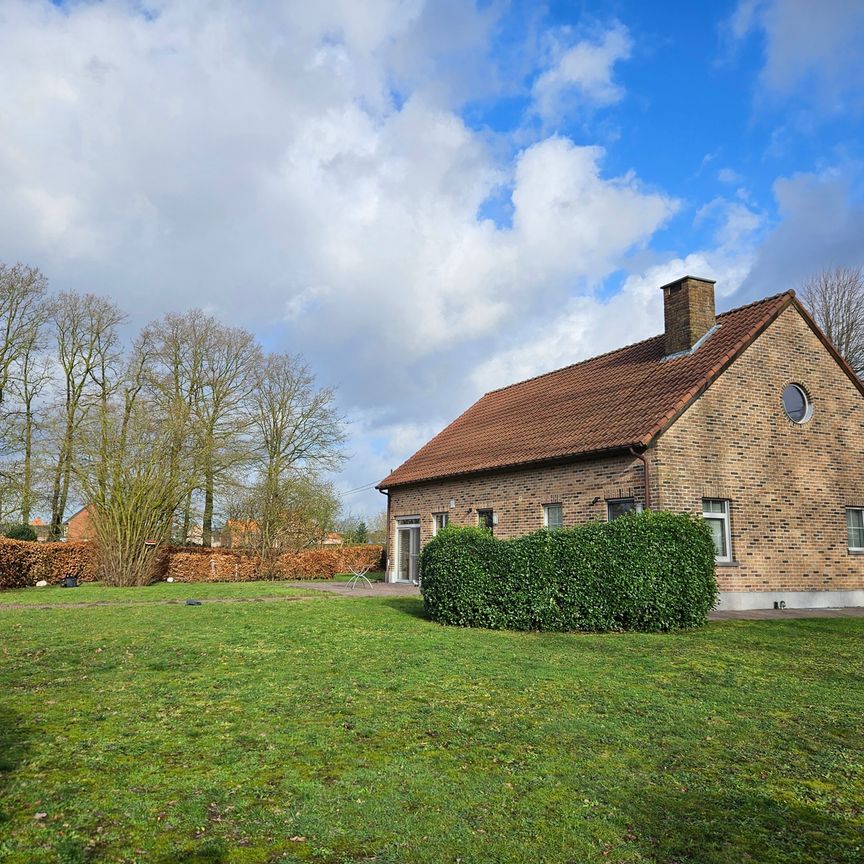 Laagbouwwoning met 1 slaapkamer, garage en zonnige tuin - Photo 1