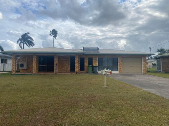 Charming 3-Bedroom Family Home in South Mackay – Comfort Meets Convenience&excl; - Photo 1