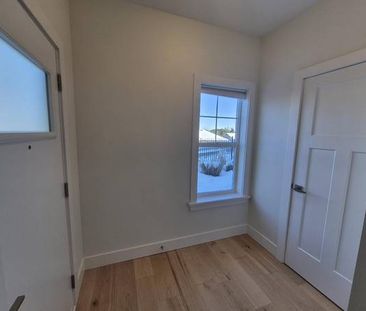 Spacious and Bright 1-Bedroom + Den Suite in Exclusive Bear Mountain - Photo 4