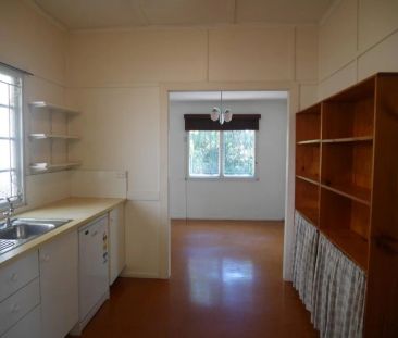 COTTAGE IN THE HEART OF GRACEVILLE - Photo 3