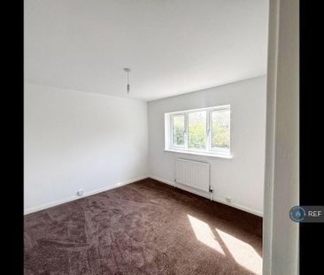 4 bedroom detached house to rent - Photo 3