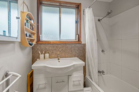 Charming 3-Bedroom Home in Bridgewater - Photo 5