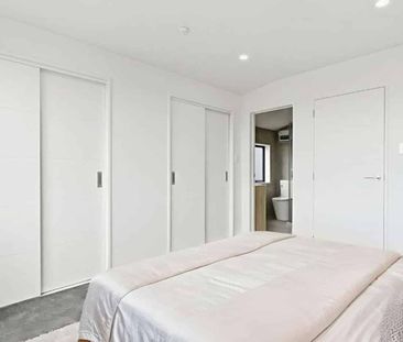 Rare layout 3 Bedroom 3 ensuite bathroom townhouse - Photo 3