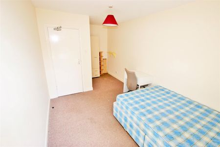 2 Bed Flat, North Hill Road, LS6 - Photo 4