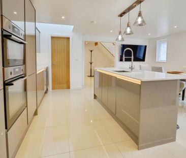 3 bedroom detached house to rent - Photo 2
