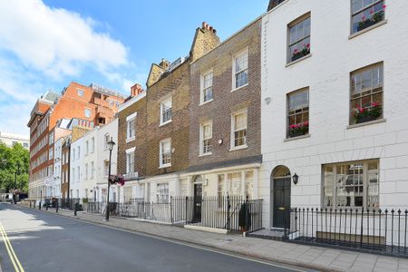 Perfectly designed contemporary mews house situated in the heart of Marylebone - Photo 3