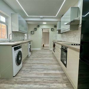 Modern Rooms with Private En-Suites – Just 5 Minutes from Watford General Hospital! Room 4 - Photo 2