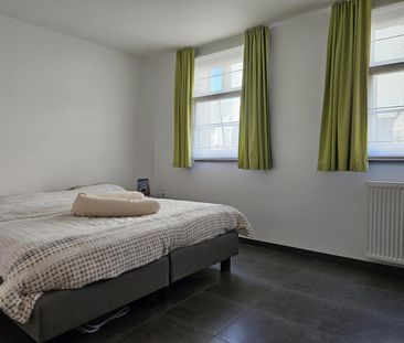 Ruim gelijkvloers appartement met terras en garage - Foto 1