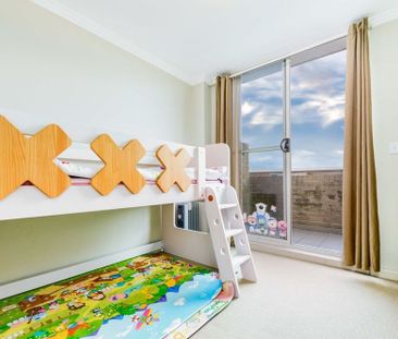 Spacious 3 Bedroom Apartment In Exceptional Location - Photo 1