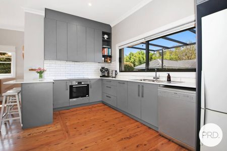 IMMACULATE THREE BEDROOM HOME ! - Photo 2