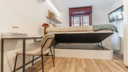 Room in a shared 7-bedroom apartment for rent in San Isidro. - Foto 2