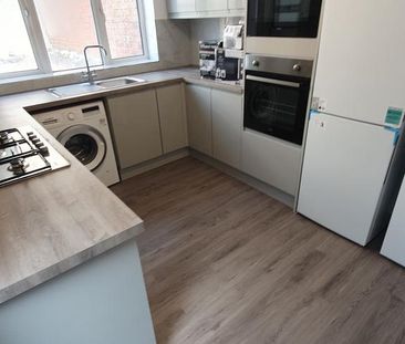 5 bedroom house to rent - Photo 2