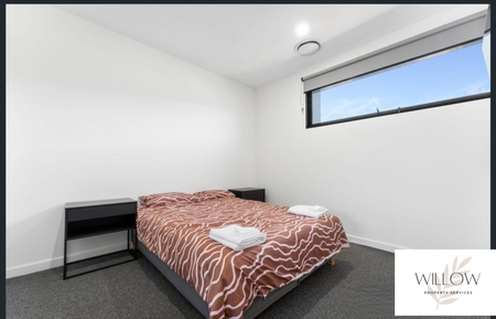 Executive Living at Its Finest – Fully Furnished Townhouse - Photo 2