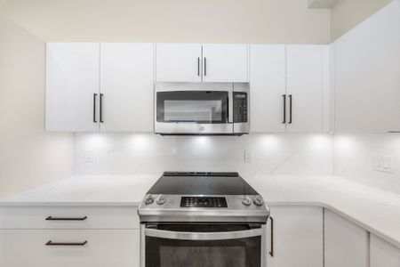 Luxury 2-Bedroom, 2-Bathroom Home at Pinnacle Point - Photo 2