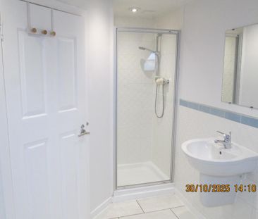 2 bedroom flat to rent - Photo 6